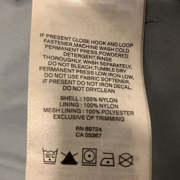 Hooded compact Windbreaker - Picture 3 of 5